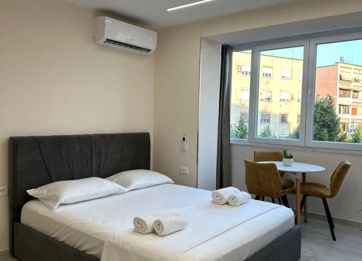 Azure Apartments 4 Tirana Albania